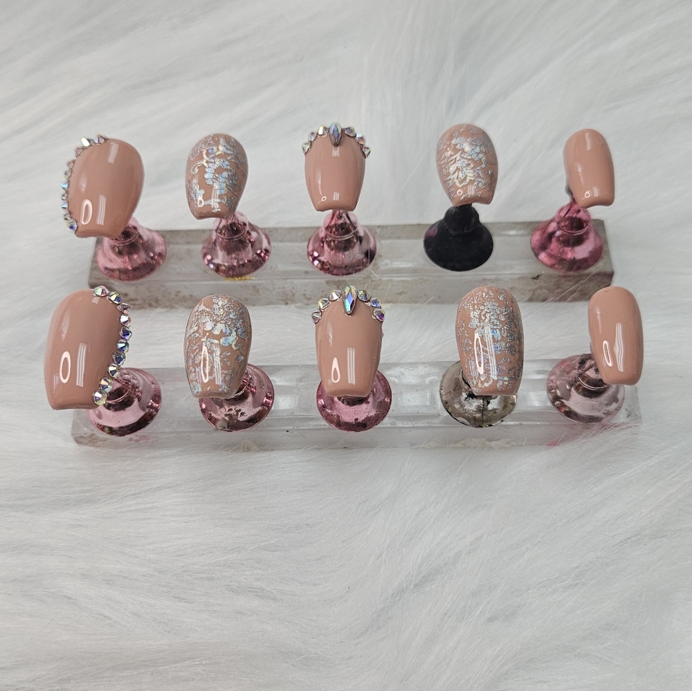 Press on nails - Picture 4 of 4